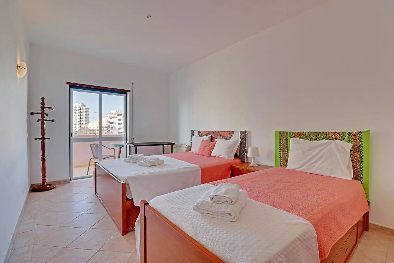 Praia Da Rocha Central With Pool By Homing Portimao
